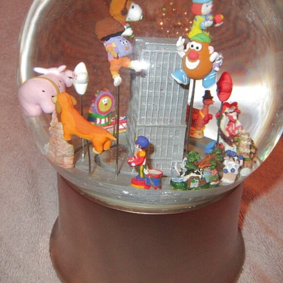 Macy's 60th Anniversary Thanksgiving Parade Musical Snow Globe Floats Glitter - Picture 8 of 13